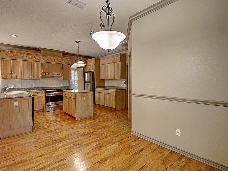 7642 Dallas St — Photo 24
