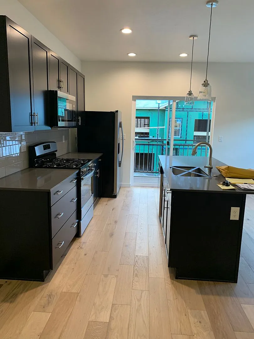 Lovely One Bed One Bath Townhome with attached garage — Photo 4