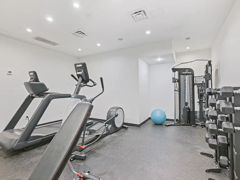 3443 Bathurst St #405 — Photo 12