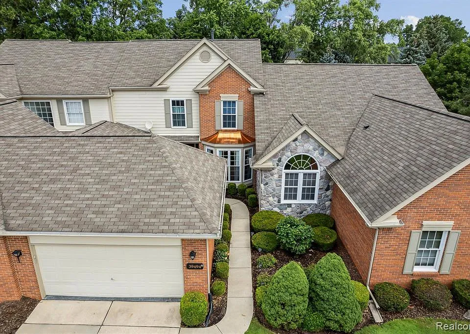 39494 Village Run Dr