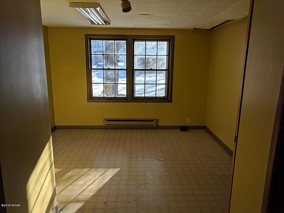 4th image of 710 E 2nd St