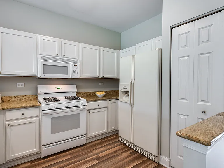 806 Woodewind Dr — Photo 8