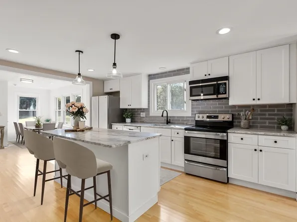 339 Haydenville Rd, Northampton, MA 01062