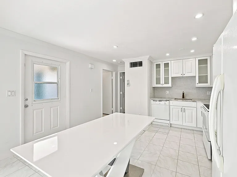 126 West Ct — Photo 6