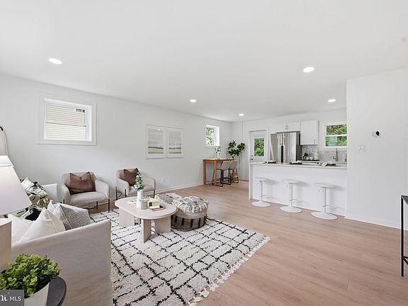 4th image of 4012 Byers St