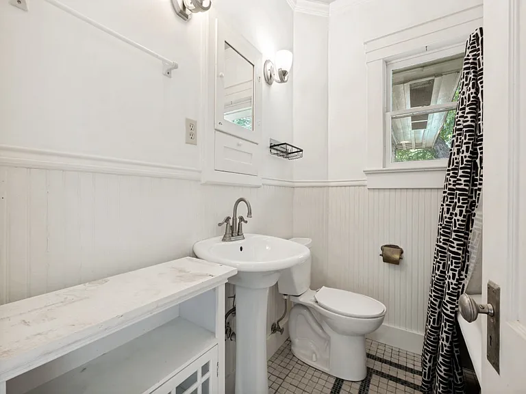 5623 Victor St — Photo 8