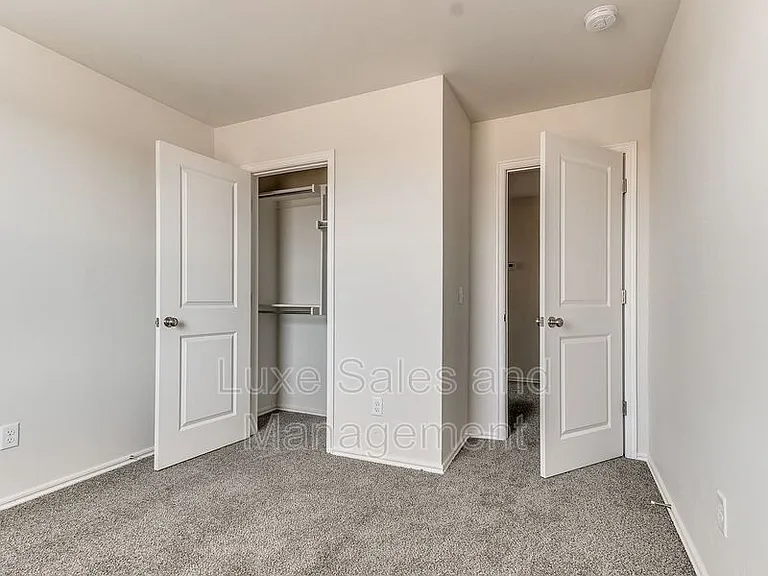 10530 Utica Dr — Photo 32