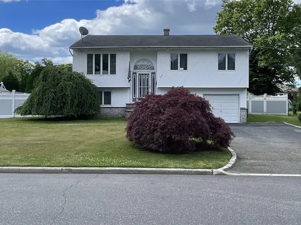 111 Boulevard Avenue, West Islip, NY 11795