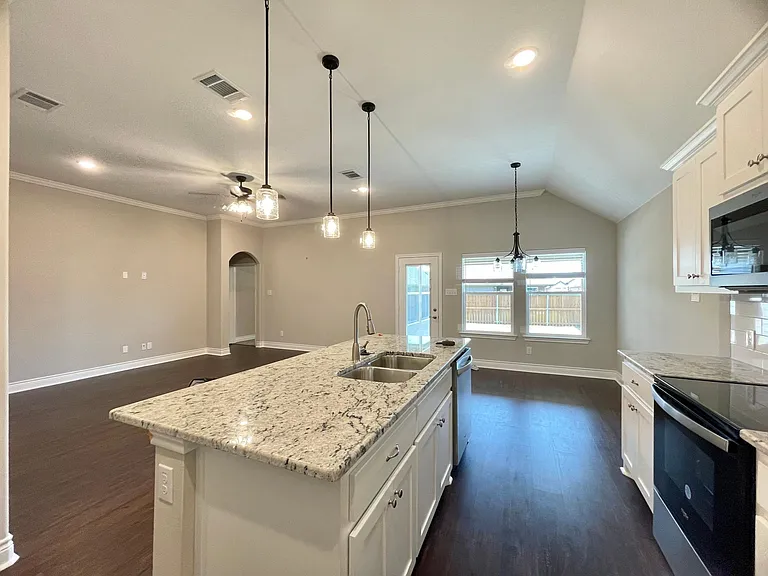 705 Tippit Ln — Photo 5