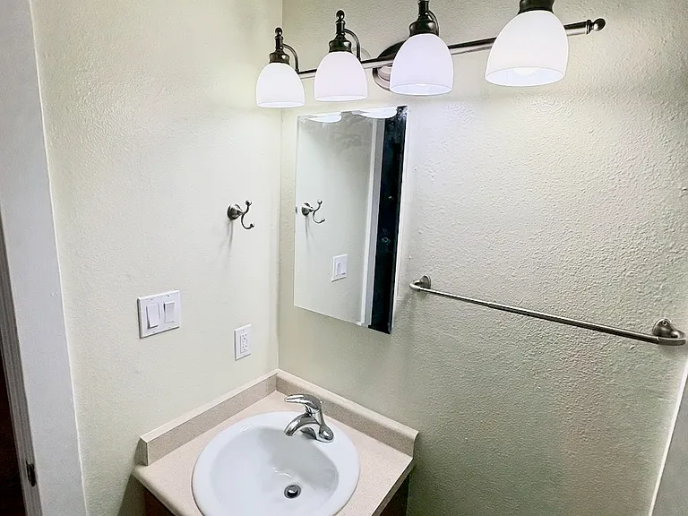 411 E Plum St #1 — Photo 7