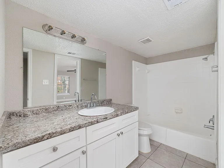 Newly Renovated Apartment In Houston — Photo 3