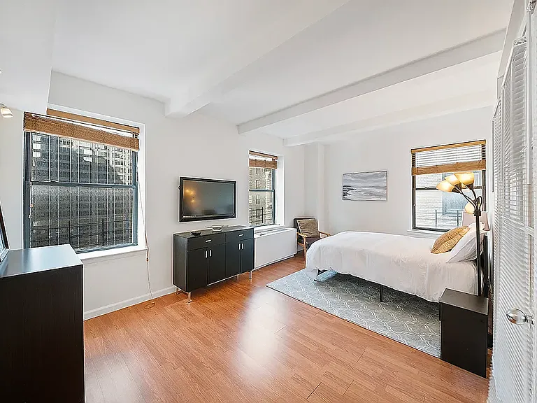 150 W 51st St #1408 — Photo 11