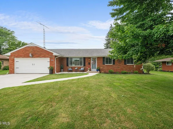 305 Parkview Dr, Walbridge, OH 43465