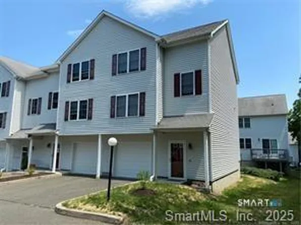 11 Mannions Lane APT D-11, Danbury, CT 06810