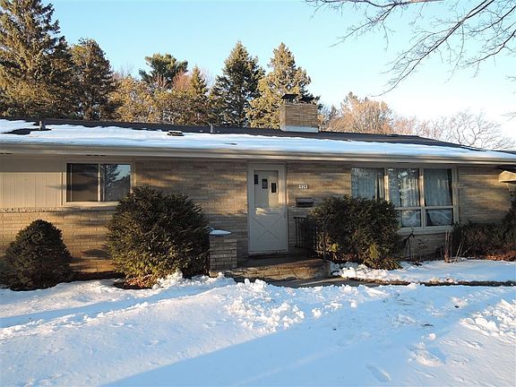 2nd image of 928 Jefferson Pl