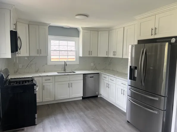 40 Kimberly Cir, North Haven, CT 06473
