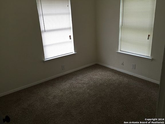 5th image of 351 Rosabell St