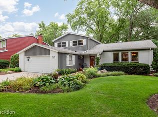 116 Pembroke Rd, Naperville, IL 60540