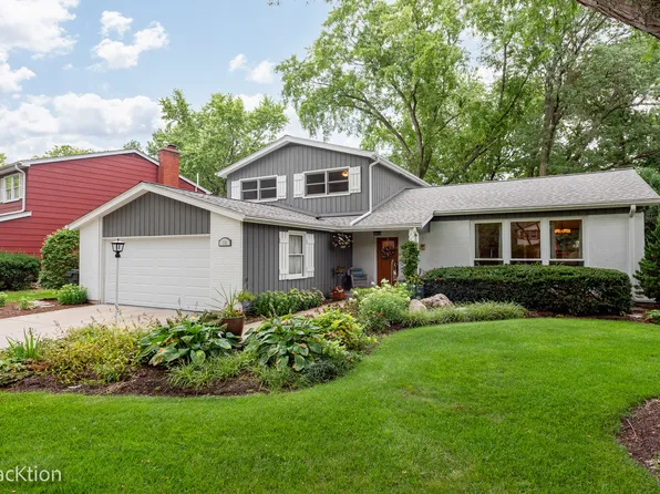 116 Pembroke Rd, Naperville, IL 60540