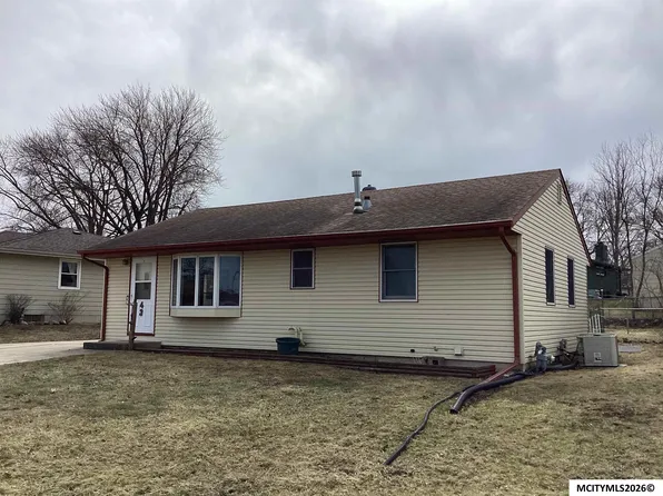 43 Sunny Cir, Mason City, IA 50401