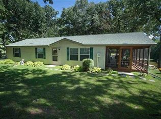 255 W Bonnet Dr, East Dubuque, IL 61025