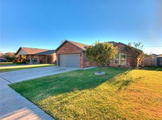 1704 Queensbury Rd, Moore, OK 73160