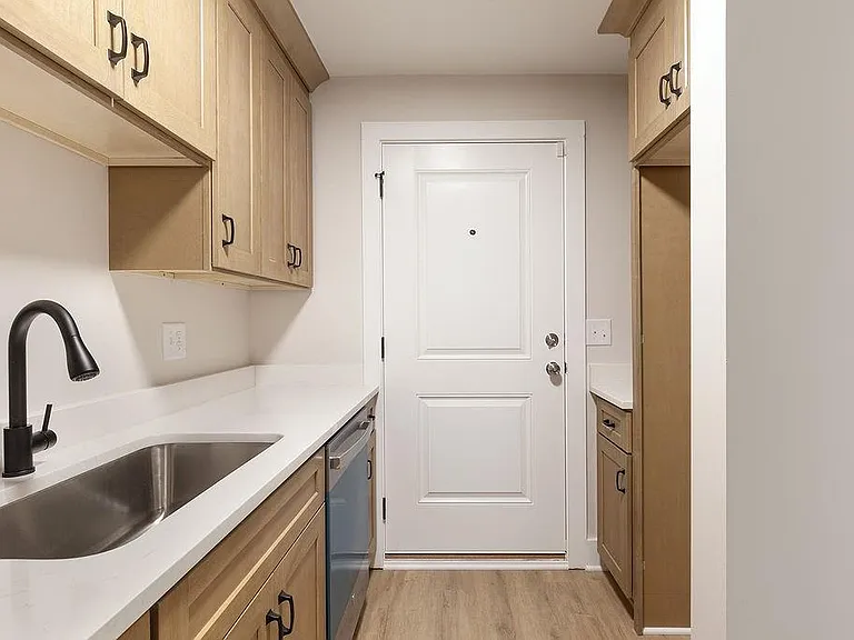 396 Linden Ave NE #105 — Photo 7