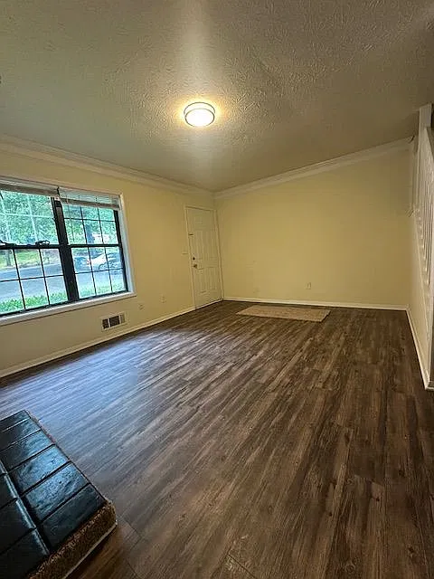 3 bed, 2.5 bath, 1600 sqft, $2,150 — Photo 3