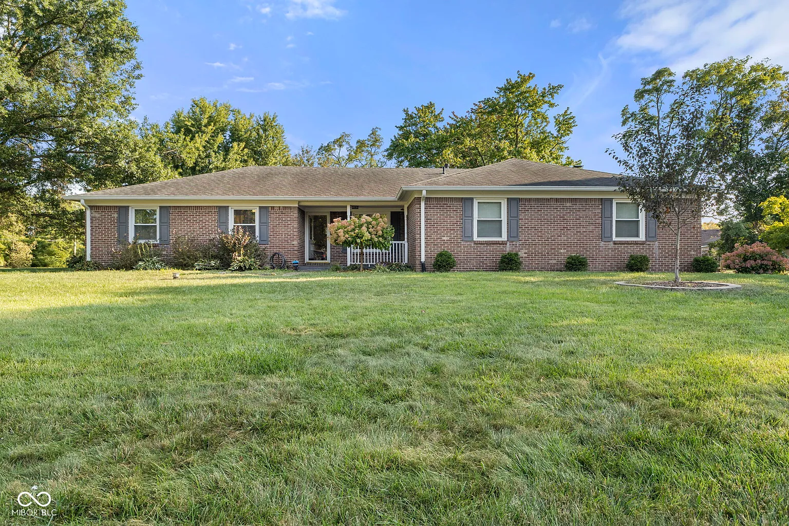 6975 Woodridge Dr photo 1