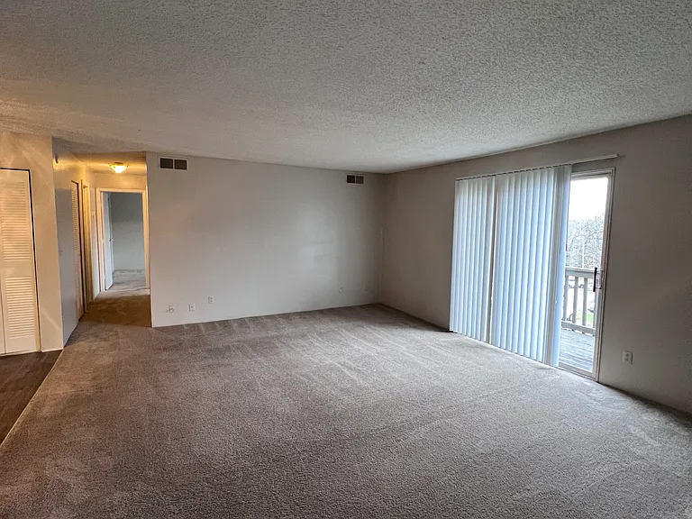 Bell Hollow Apartments — Photo 49