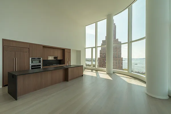 Rented by LEVEN Real Estate | media 34