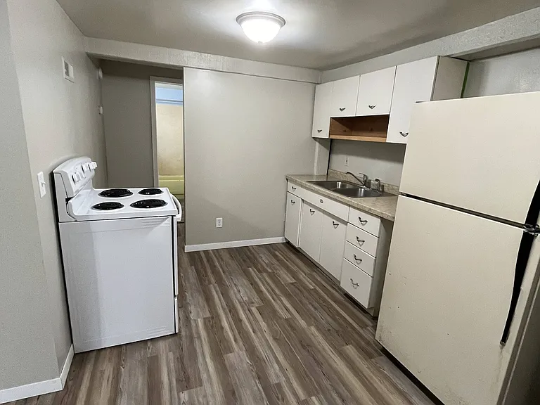 1021 E Broadway St #6 — Photo 2