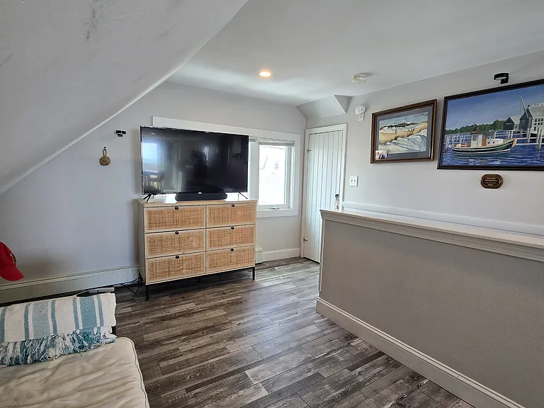 76 Glades Rd — Photo 10