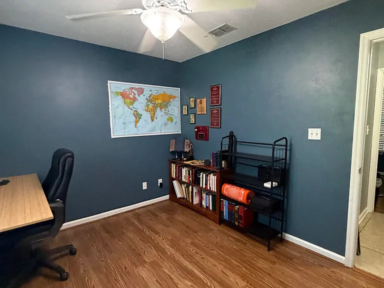 933 Splendor Rd — Photo 16