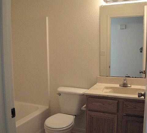 5th image of 2095 Sweetbay Dr