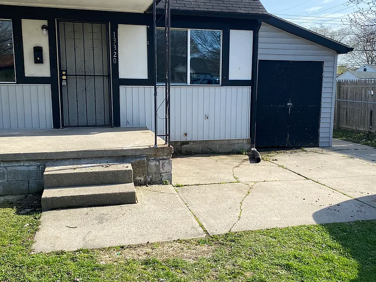 13320 Saint Andrews Ave — Photo 2