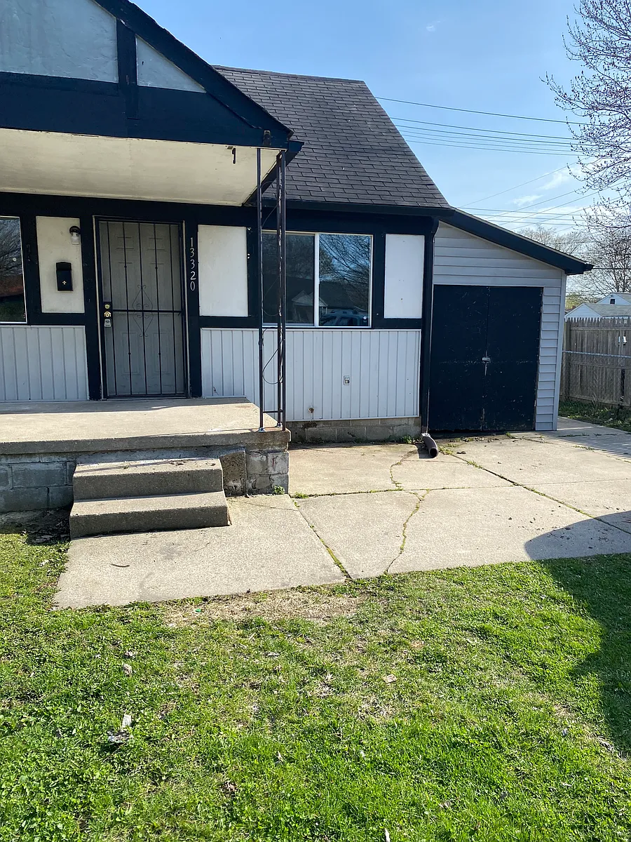 Building Photo - 13320 Saint Andrews Ave