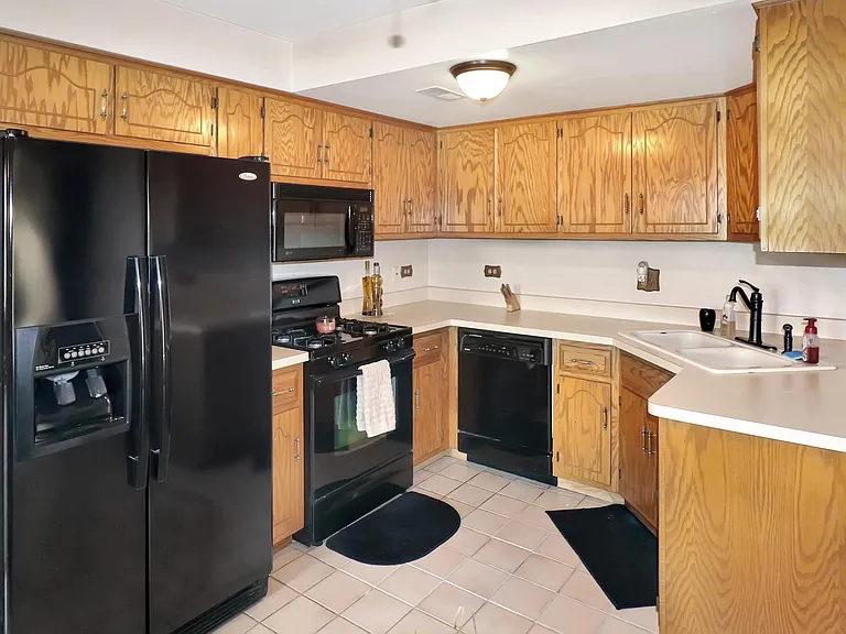 9236 Whitehall Ln — Photo 8