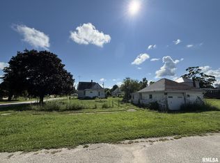 900 S 1st St, Monmouth, IL 61462