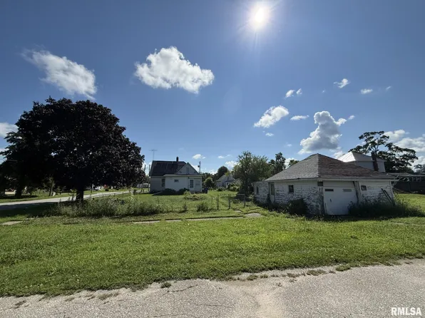 900 S 1st St, Monmouth, IL 61462