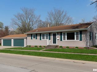 724 53rd St, Moline, IL 61265