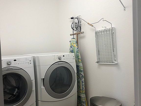 Main level laundry rm