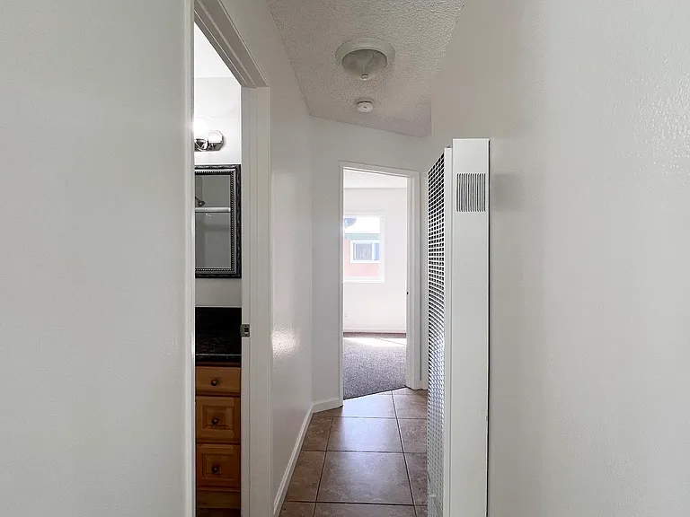 2725 Calle Del Comercio #B — Photo 32