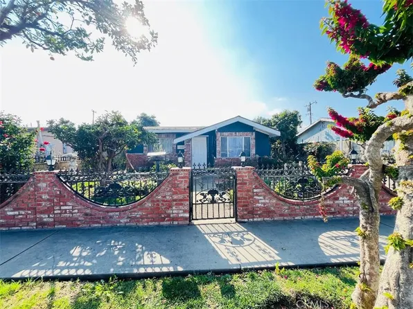 12022 207th St, Lakewood, CA 90715