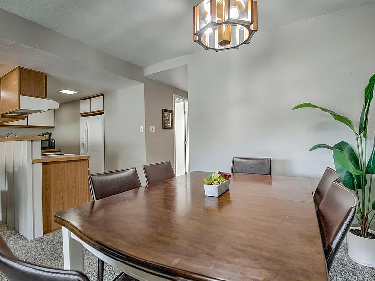 370 E La Bonte St #B — Photo 7