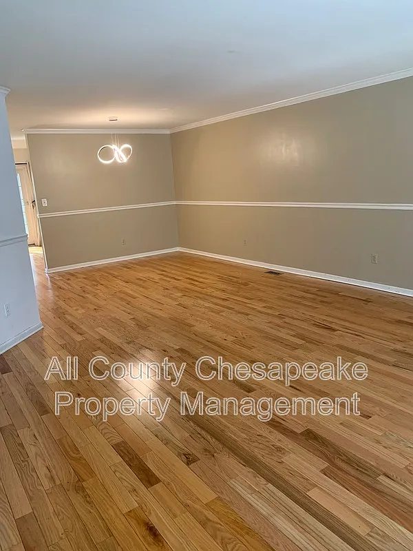 3 bed, 2.5 bath, 3000 sqft, $2,600 — Photo 2