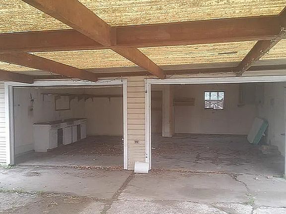 3rd image of 302 Kernohan St