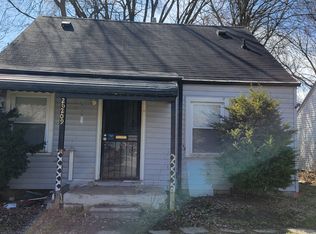26209 Hopkins St, Inkster, MI 48141