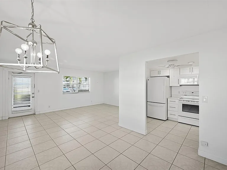 451 Monaco Park #J — Photo 7