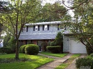 1 Ann Ct, Kings Park, NY 11754
